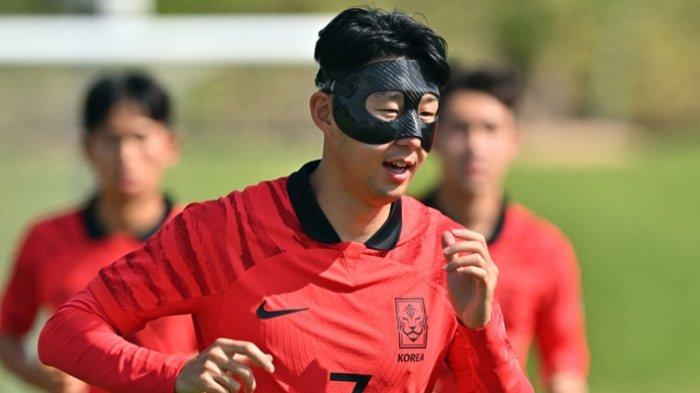 Son Heung Min Memakai Topeng Di Piala Dunia 2022